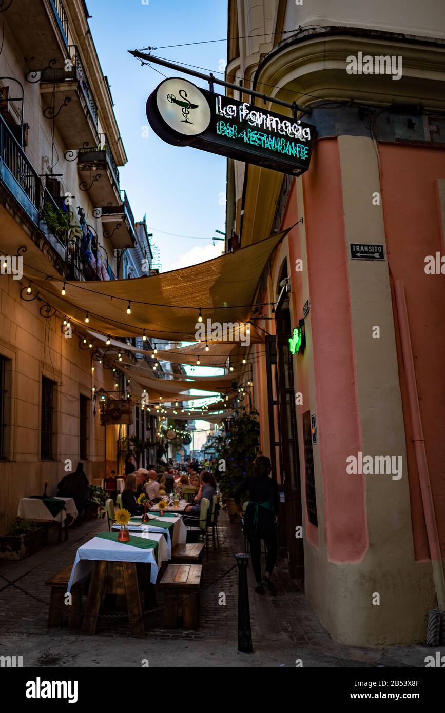 Ristorante la Farmacia, Neon Sign, Havana, Cuba Foto Stock