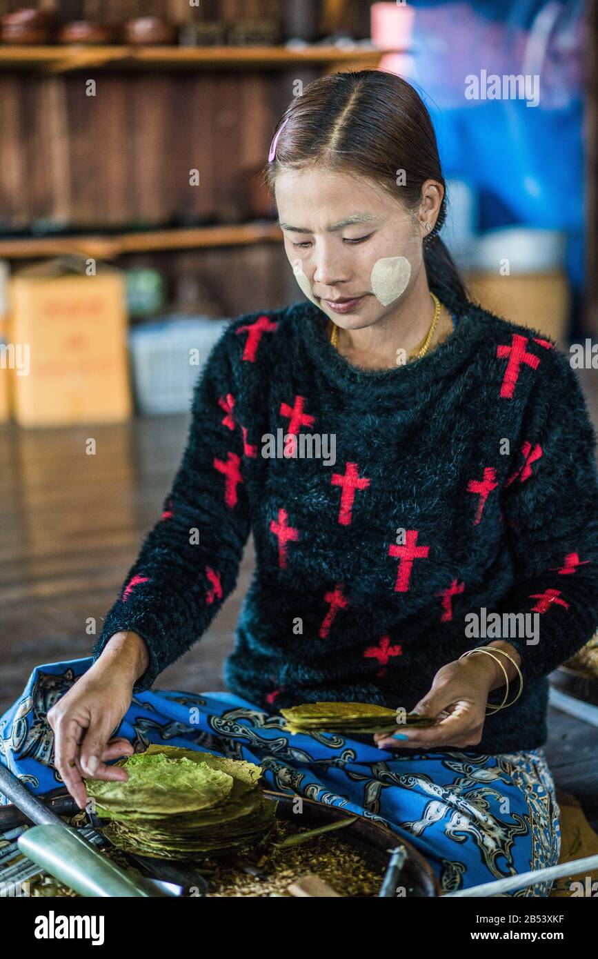 Sigari fatti a mano, lago Inle, Myanmar, Asia Foto Stock