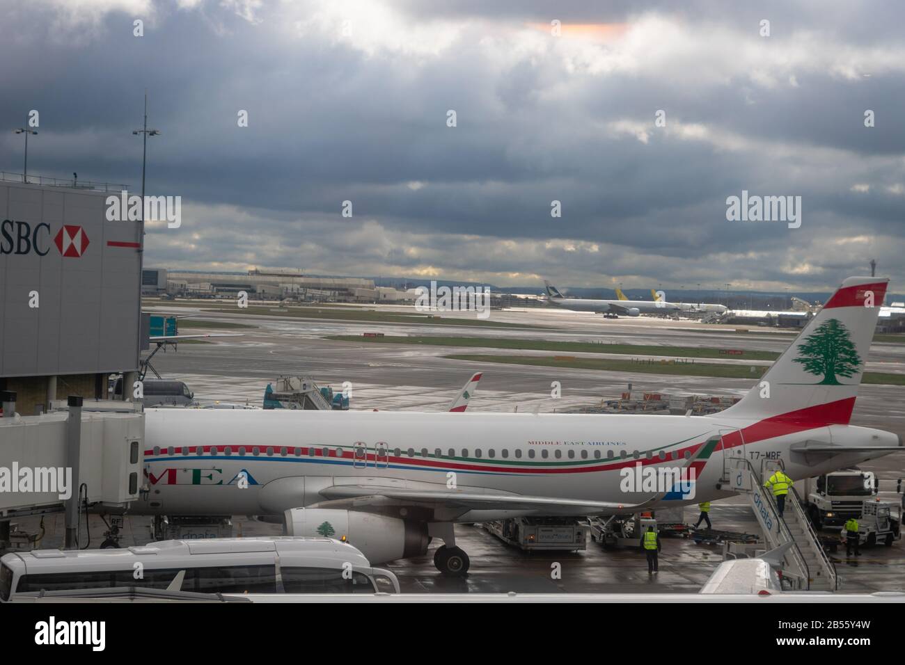 Londra, Regno Unito - Febbraio 2020: Aerei MEA (Middle East Airlines) sulla pista dell'aeroporto di Londra Heathrow. Foto Stock