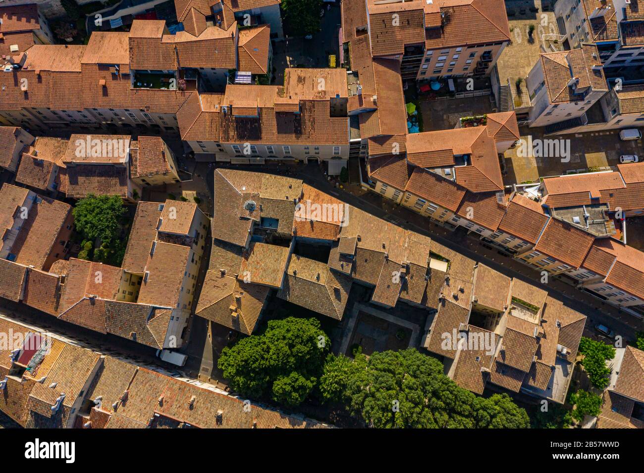Direttamente sopra la vista aerea di antiche case architettura ad Avignone Foto Stock