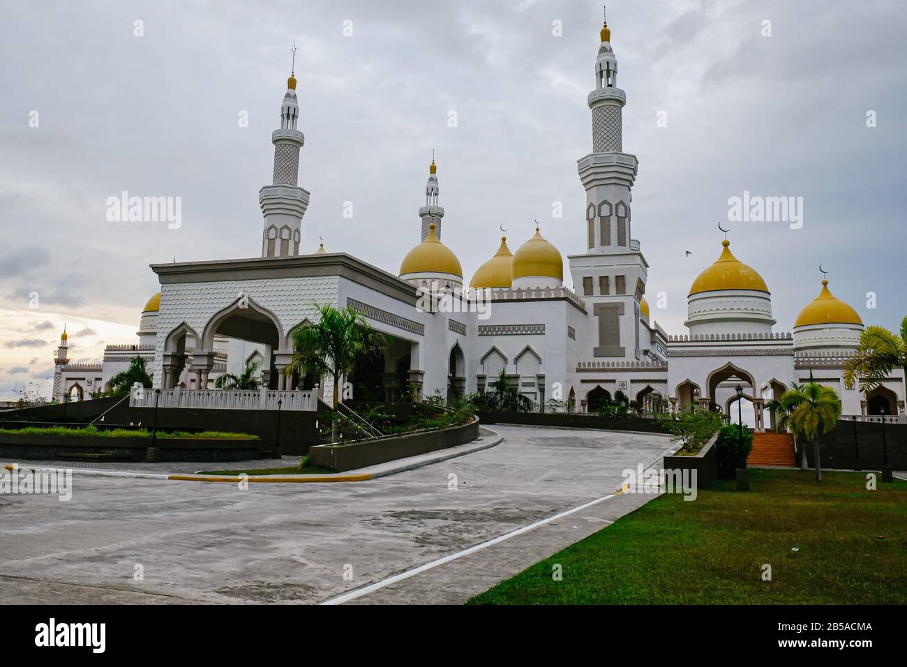 Bella vista esterna della Grande Moschea di Cotabato a Maguindanao, Filippine. Foto Stock