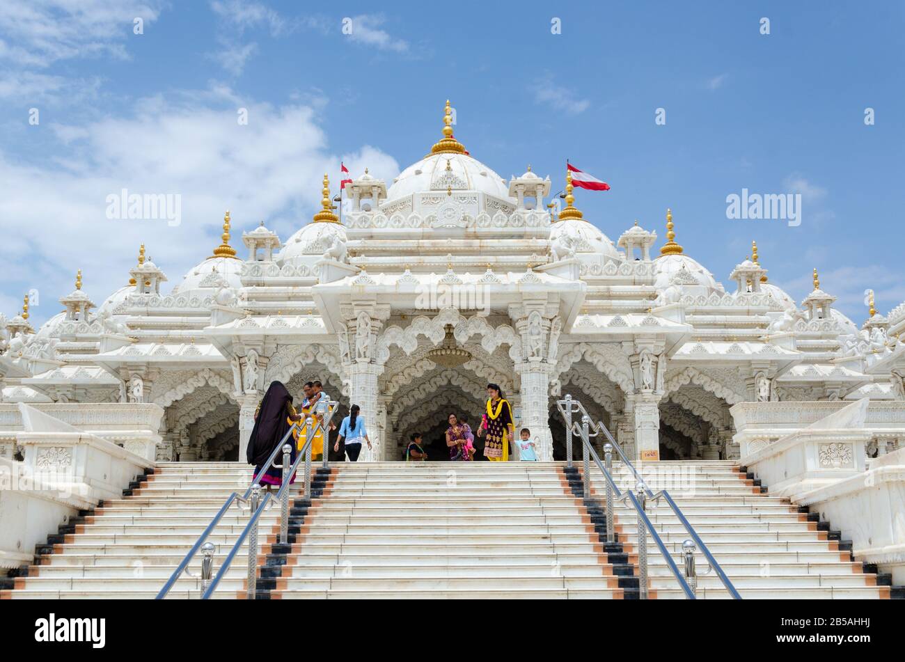 Turisti a Shri Swaminarayan Mandir, Bhuj, Kutch, Gujarat, India Foto Stock