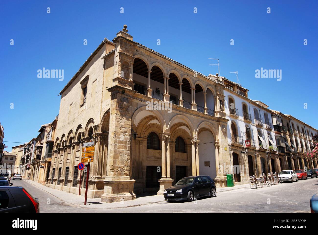 Vista del vecchio municipio (antiguas casas consestoriales) in Plaza Primero de Mayo, Ubeda, Spagna. Foto Stock