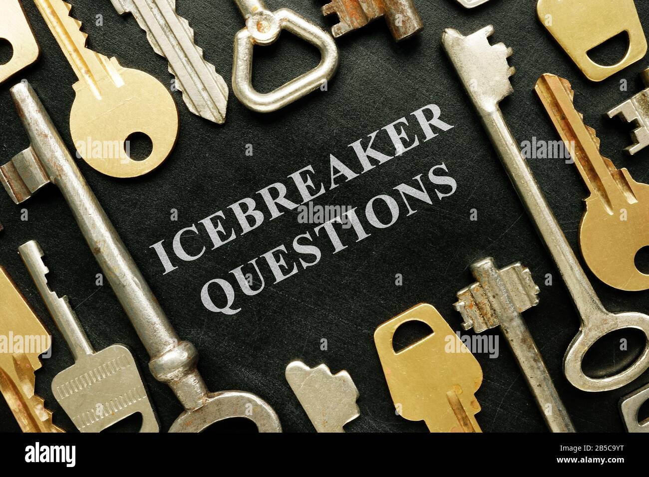 Ice Breakers Concept. Domande di interruzione di frasi e varie chiavi. Foto Stock Ice Breakers Concept. Domande di interruzione di frasi e varie chiavi. Foto Stock