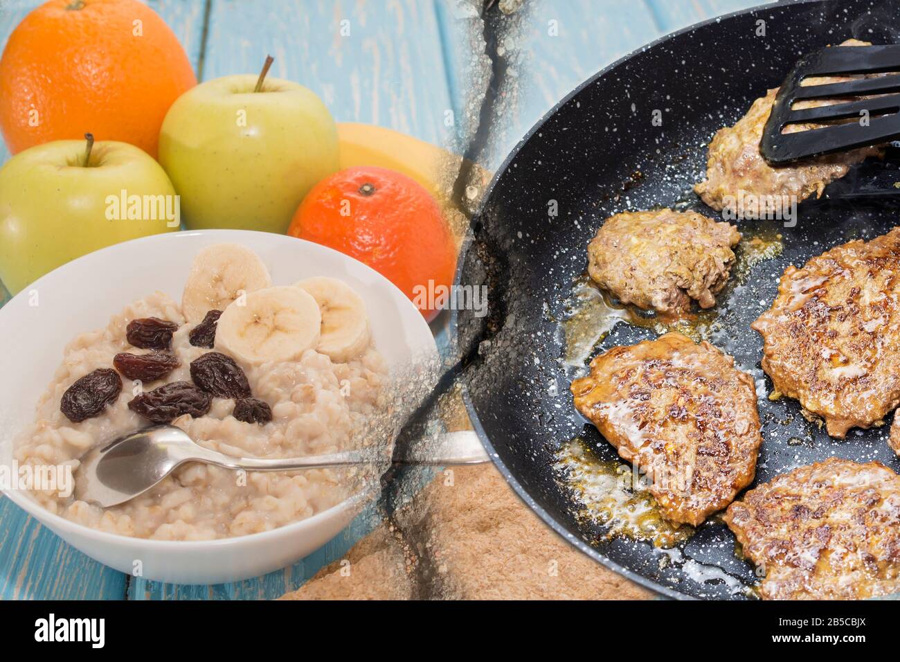 Colazione sana e non sana. Farinata d'avena con uvetta in una ciotola bianca. Frutta. Bistecche fritte. Foto Stock