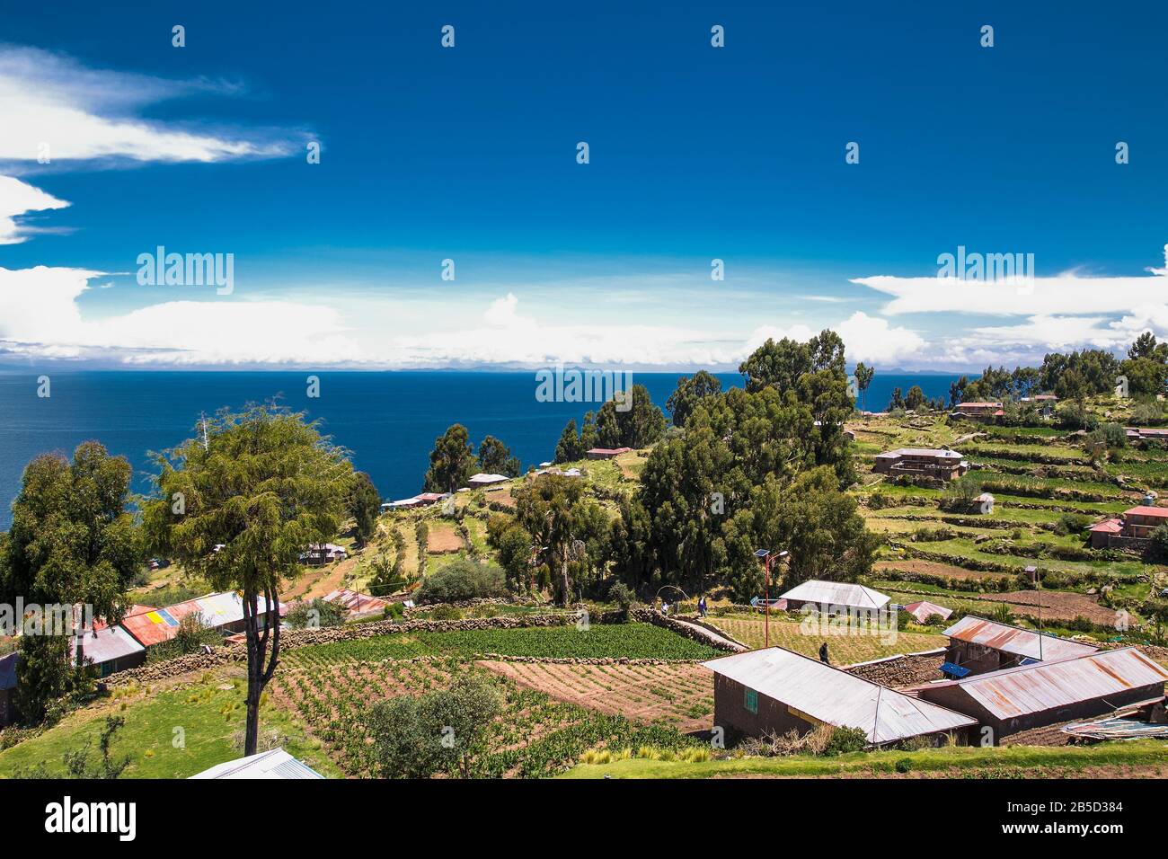 Villaggio sull'isola Taquile nel lago Titicaca, Perù. Sud America. Foto Stock