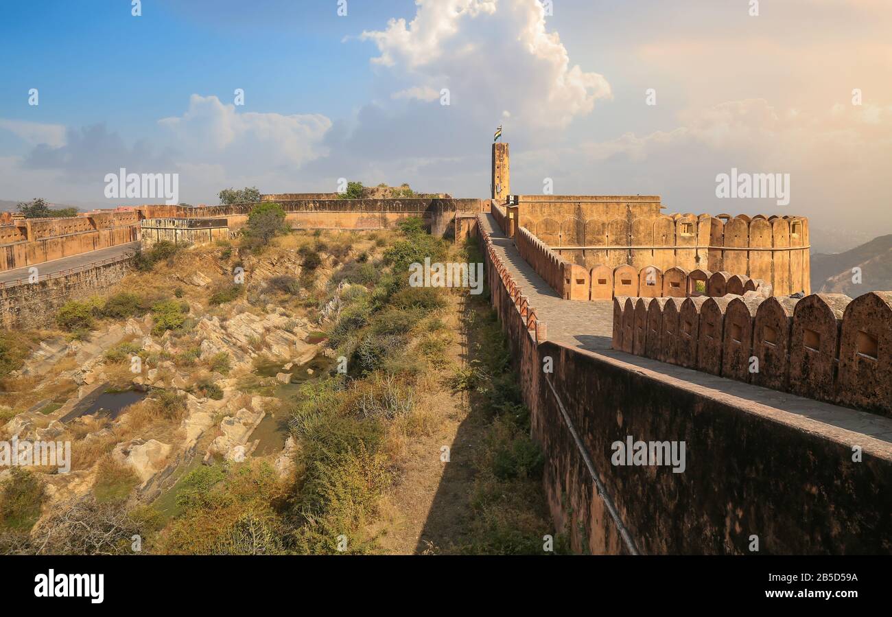 Fort storico di Jaigarh a Jaipur Rajasthan India costruito da Jai Singh nel 1726 Foto Stock