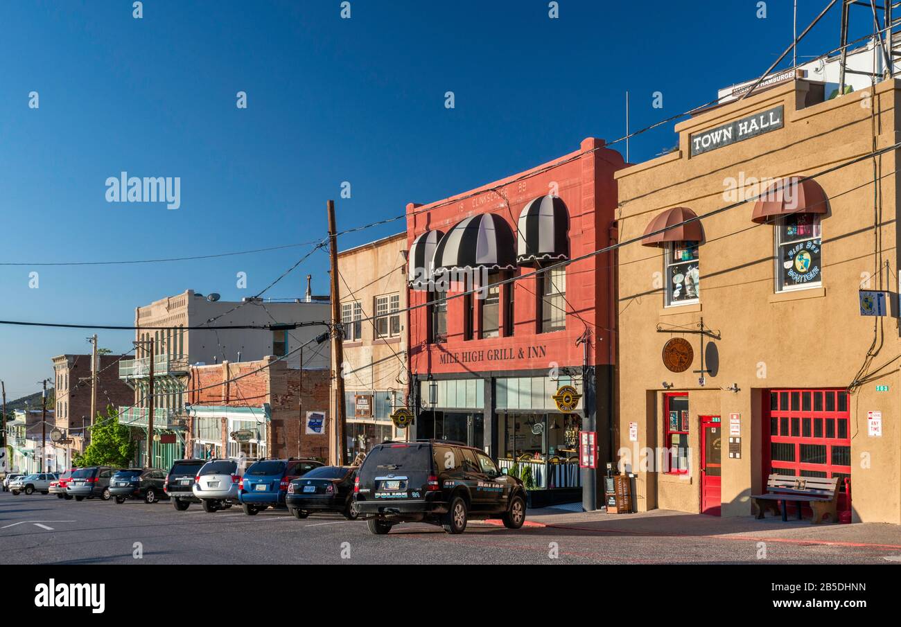 Municipio, edifici storici, Main Street nella città mineraria di rame di Jerome, Verde Valley, Arizona, Stati Uniti Foto Stock