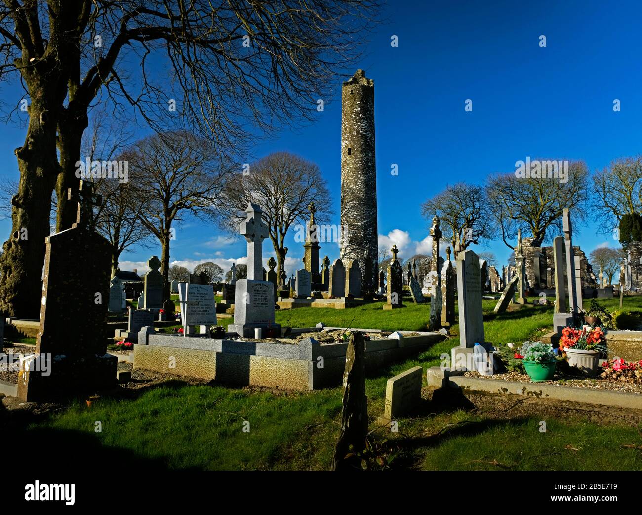 Old Abbey E Round Tower, E Croci Celtiche A Monasterboice, County Louth, Irlanda Foto Stock