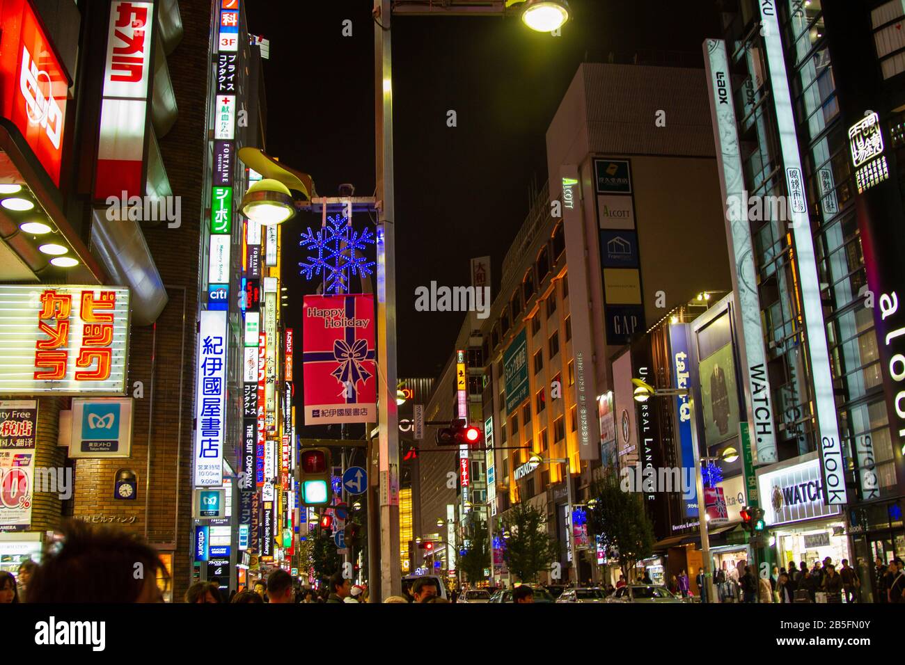 Dopo il tramonto nel centro di Tokyo, Giappone. Akihabara è la zona più popolare per gli appassionati di anime, manga e giochi a Tokyo Metropolis Nightlife sul fiume Foto Stock