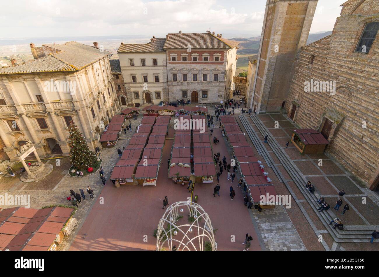 Piazza Montepulciano vista dall'alto con i mercatini di Natale Foto Stock