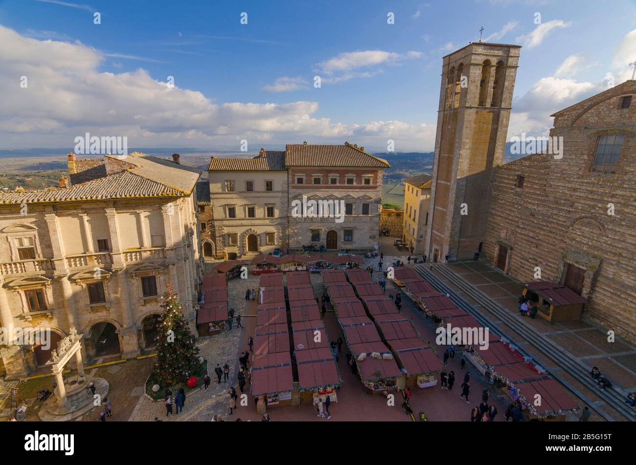 Piazza Montepulciano vista dall'alto con i mercatini di Natale Foto Stock