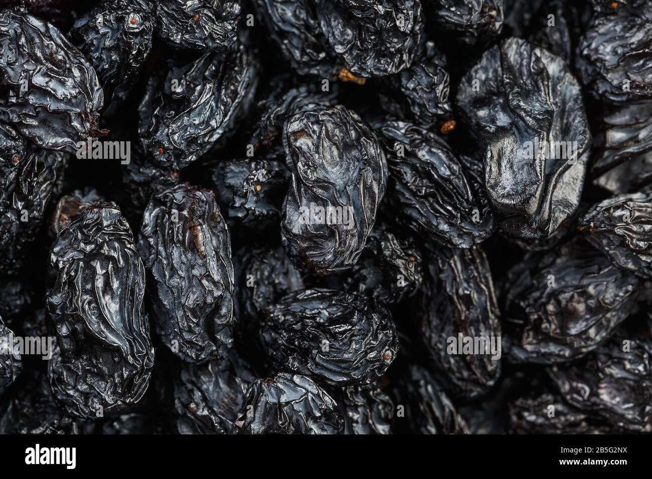 Tessitura di Raisin nero, frutta secca popolare. Uve secche. Uva passa  rossa senza semi dalle uve Foto stock - Alamy