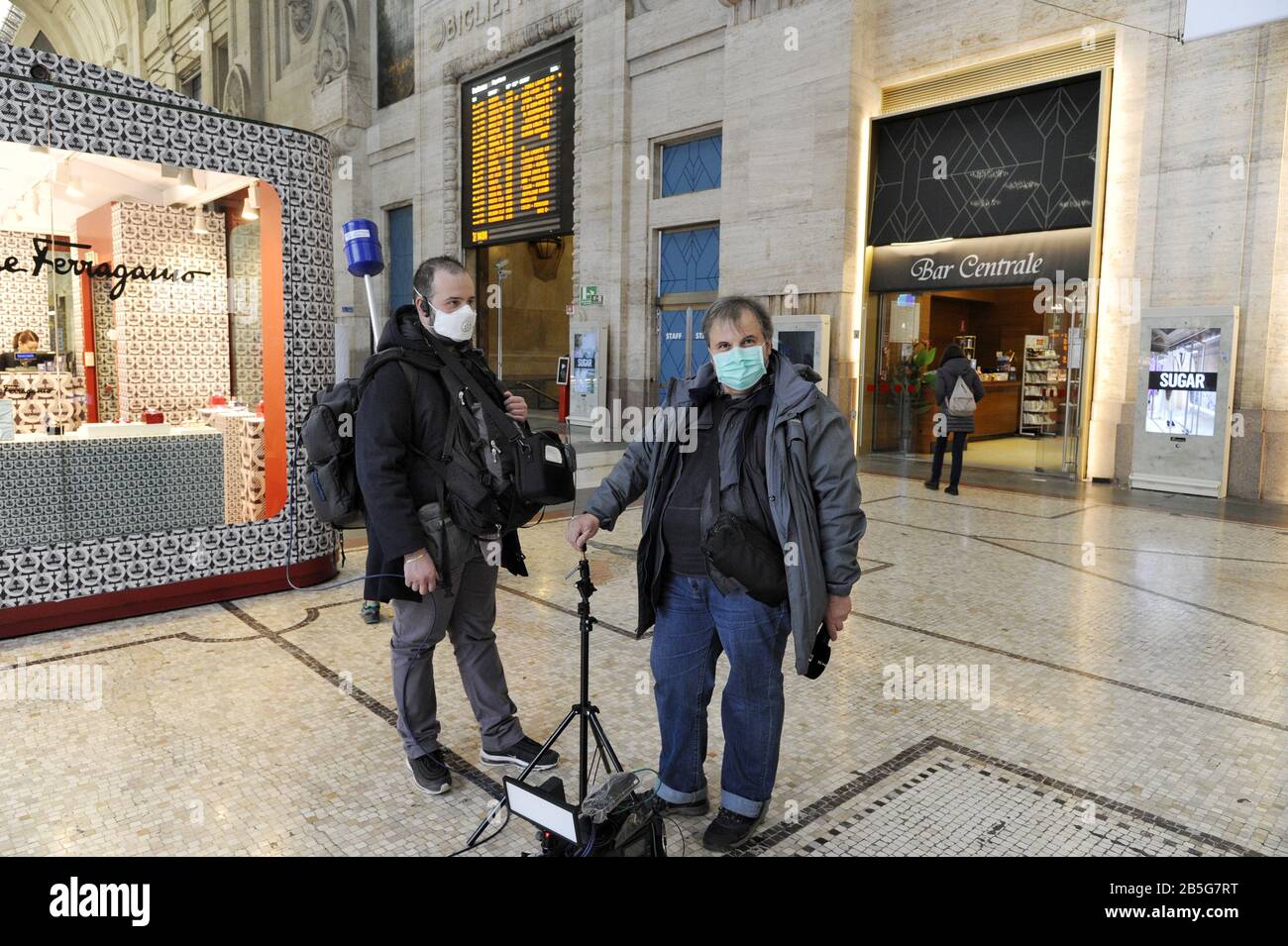 Milano, 8 marzo 2020, Stazione Centrale di Milano semi-deserta dopo il decreto governativo che isolava gran parte dell'Italia settentrionale per fermare l'epidemia di coronavirus 19 Foto Stock