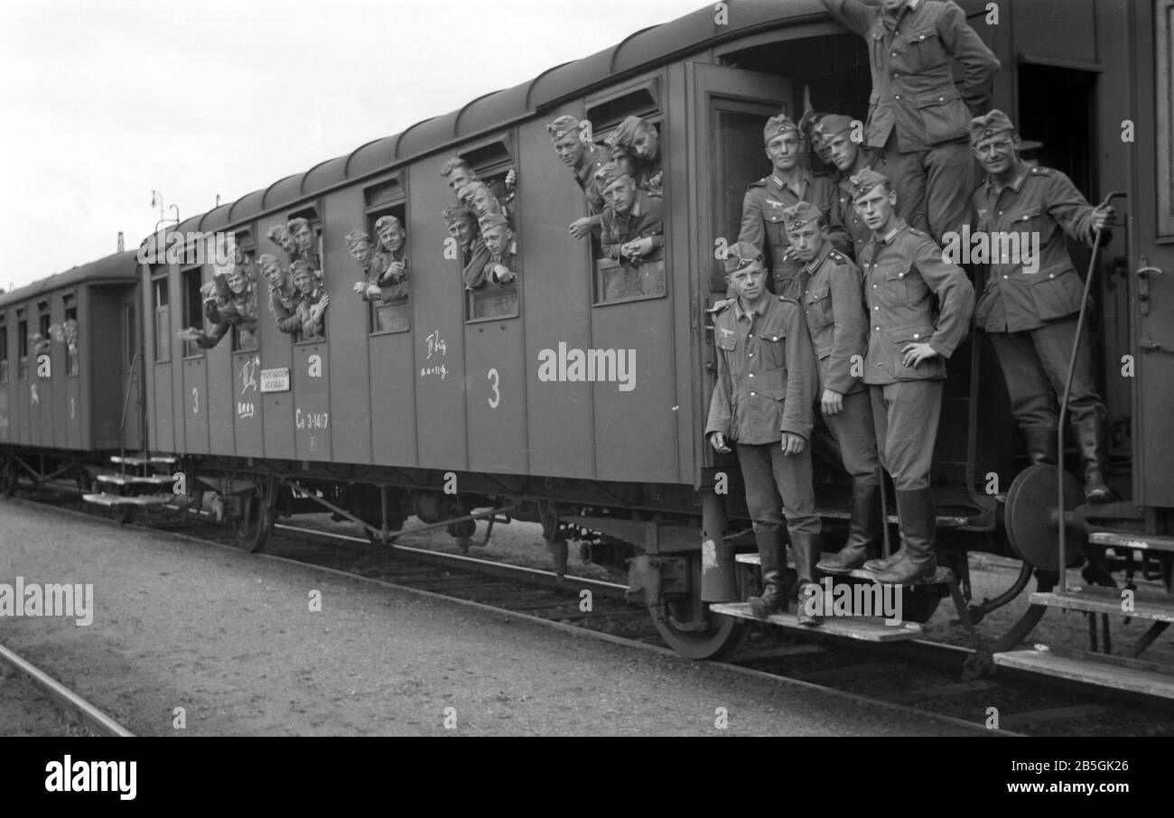 Wehrmacht Heer Deutsche R Eichsbahn Truppentransporte / German Army German Railway Troop Transports Foto Stock
