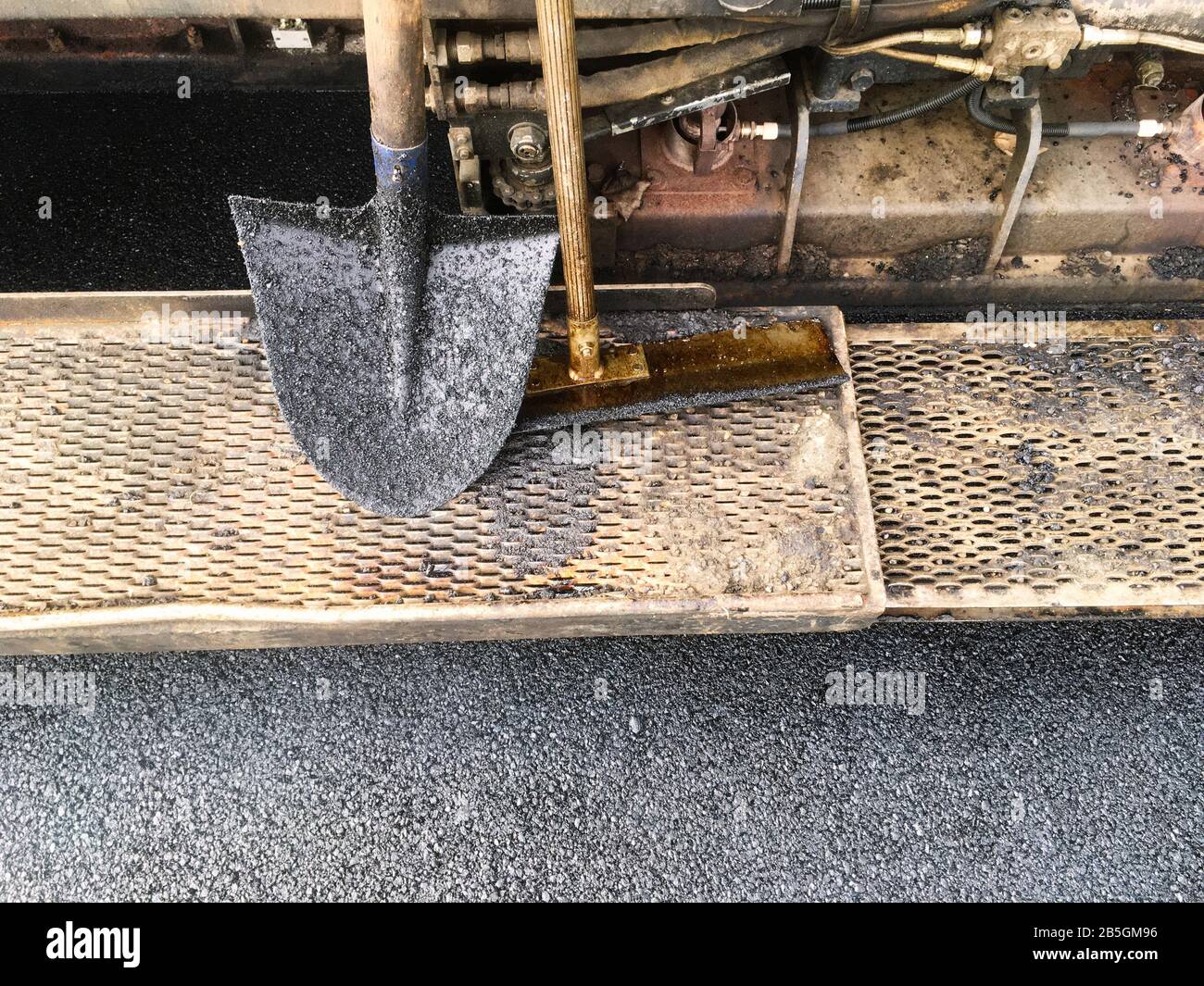Attrezzature necessarie per riasfaltare le strade Foto Stock