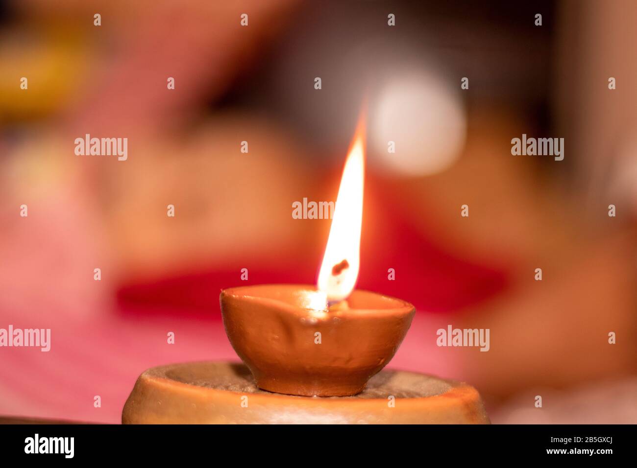 Lampada incandescente argilla Felice diwali stagione festiva Foto Stock