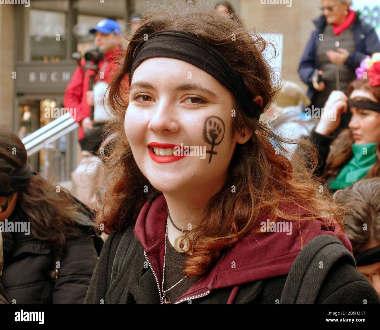 Glasgow, Scotland, UK, 8th March, 2020: International Women's Day ha visto una march4women sul miglio di stile di Scotland Buchanan Street. Copywrite Gerard Ferry/ Alamy Live News Foto Stock