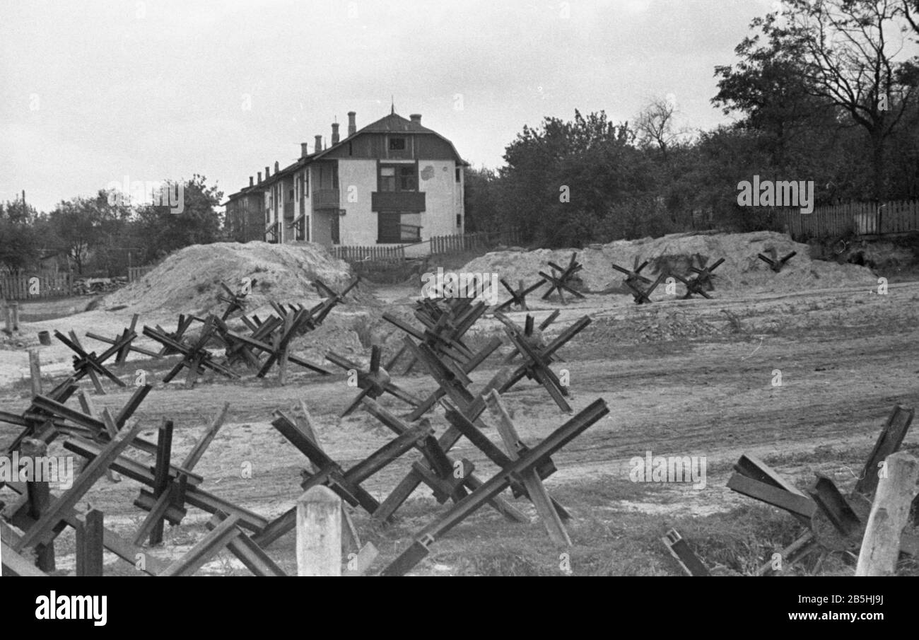 Wehrmacht Heer Panzersperren / Barrikaden / Stacheldraht Foto Stock