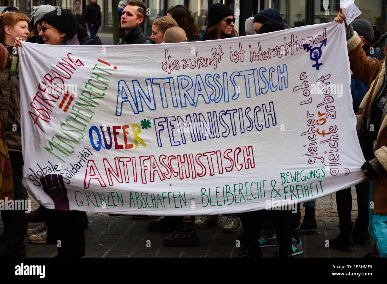 Braunschweig, Germania, 8 marzo 2020: Giornata delle donne 2020, Banner alla marcia dell'Alleanza femminista nella Giornata internazionale della donna Foto Stock