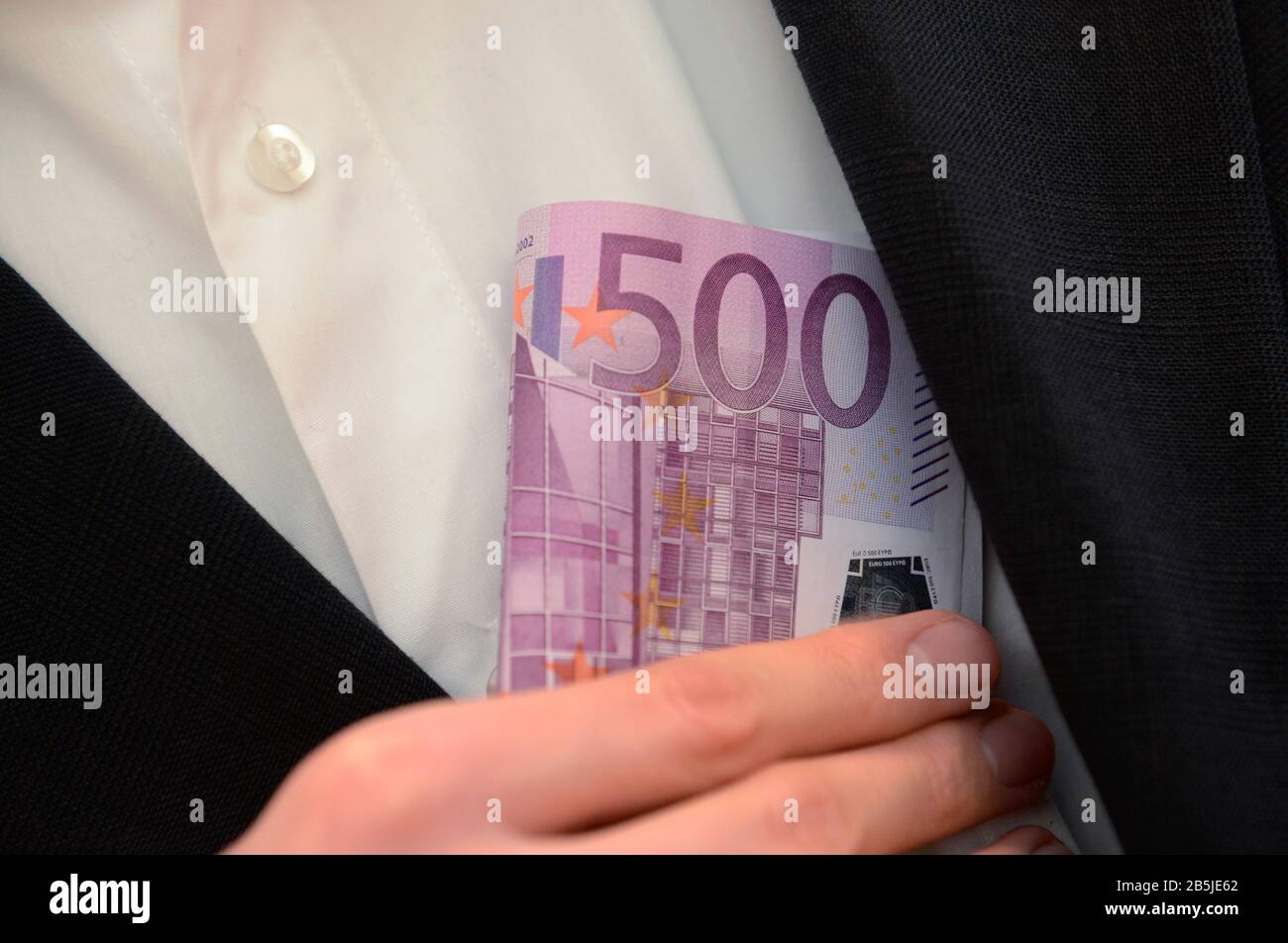 Symbolfoto, 500 Euro, Einstecken Foto Stock