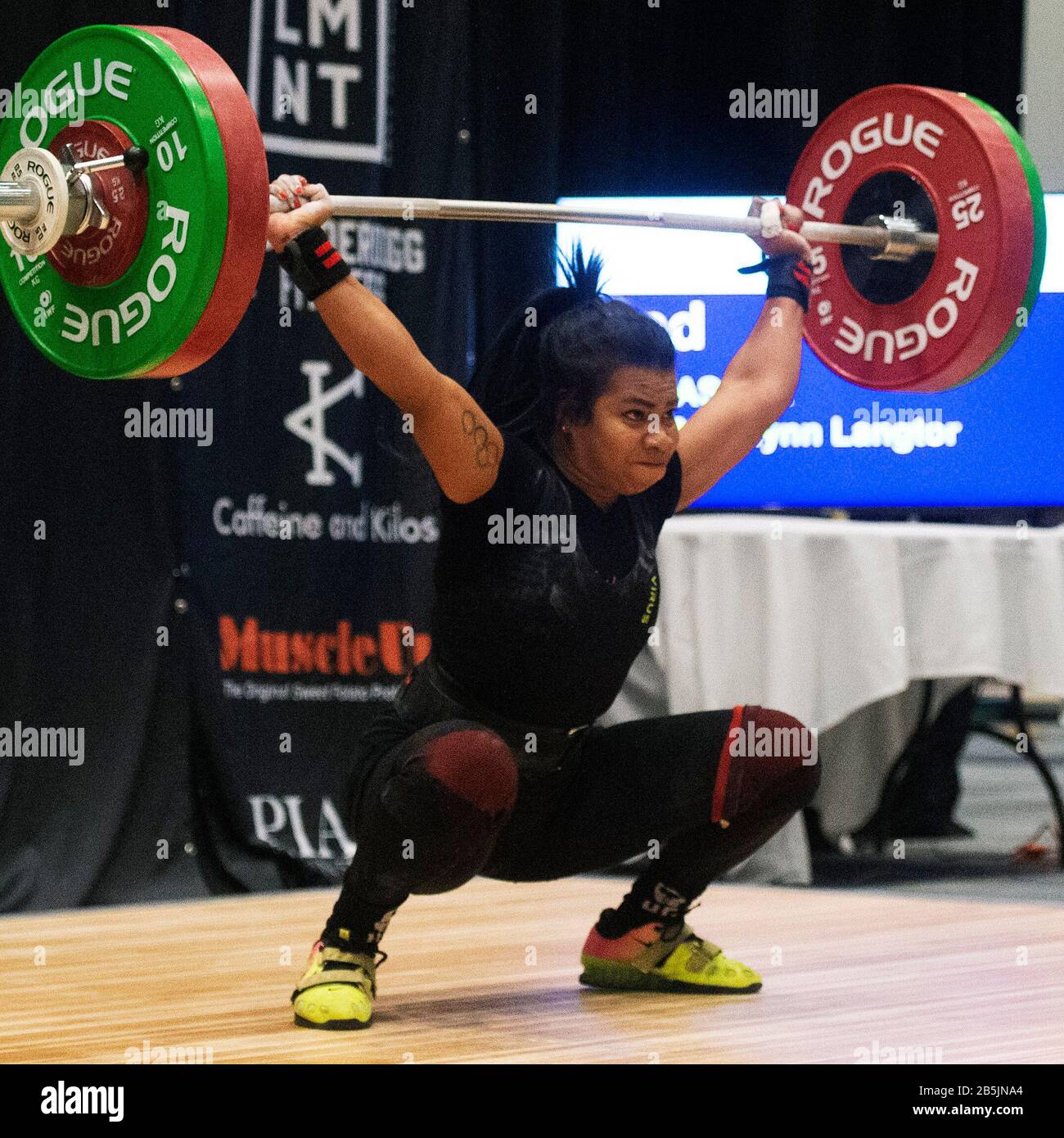 Columbus, Ohio, Stati Uniti. 8 Marzo 2020. (USA) ascensori Mathlynn Sasser (USA) solleva 96 kg. Nella 64kg. Classe al IWF Rogue World Challenge nel Arnold Sports Festival di Columbus, Ohio, USA. Columbus, Ohio, Stati Uniti. Credito: Brent Clark/Alamy Live News Foto Stock