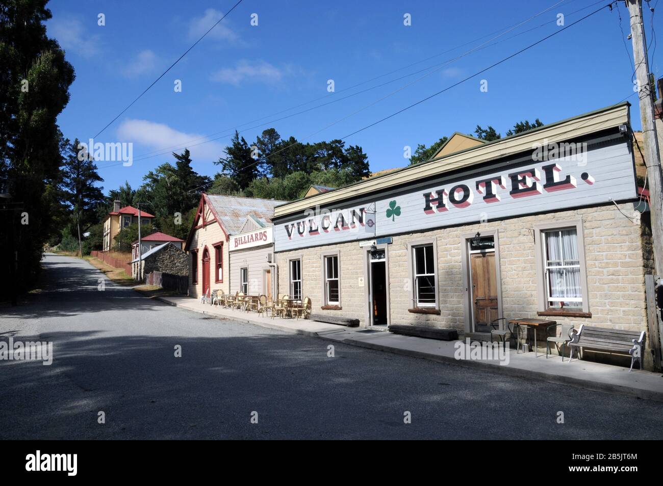 Il Vulcan Hotel si trova nella vecchia città mineraria di St Bathans nel centro di Otago, Nuova Zelanda. L'hotel/pub risale al 1882 e dovrebbe essere infestato. Foto Stock
