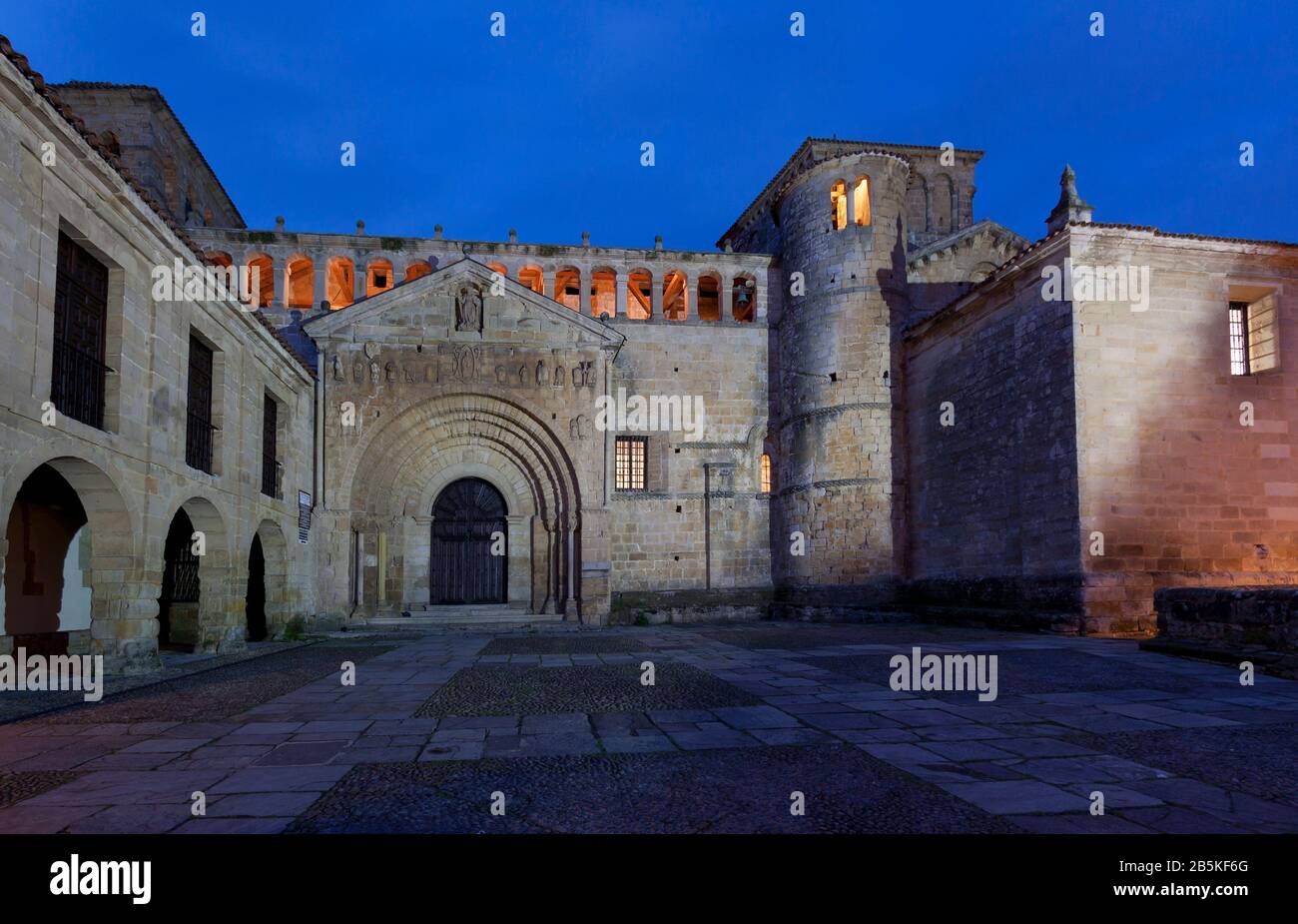 Vista sul villaggio di Santillana del Mar. Cantabria, Spagna Foto Stock