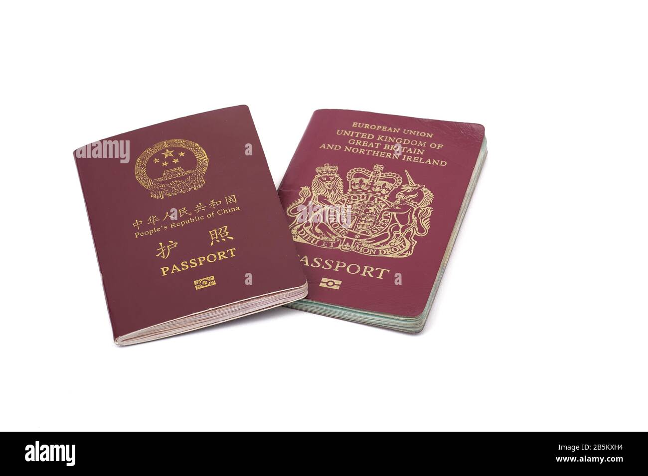 Passaporto della Repubblica popolare cinese e passaporto dell'Unione europea Regno Unito di Gran Bretagna e Irlanda del Nord insieme Foto Stock
