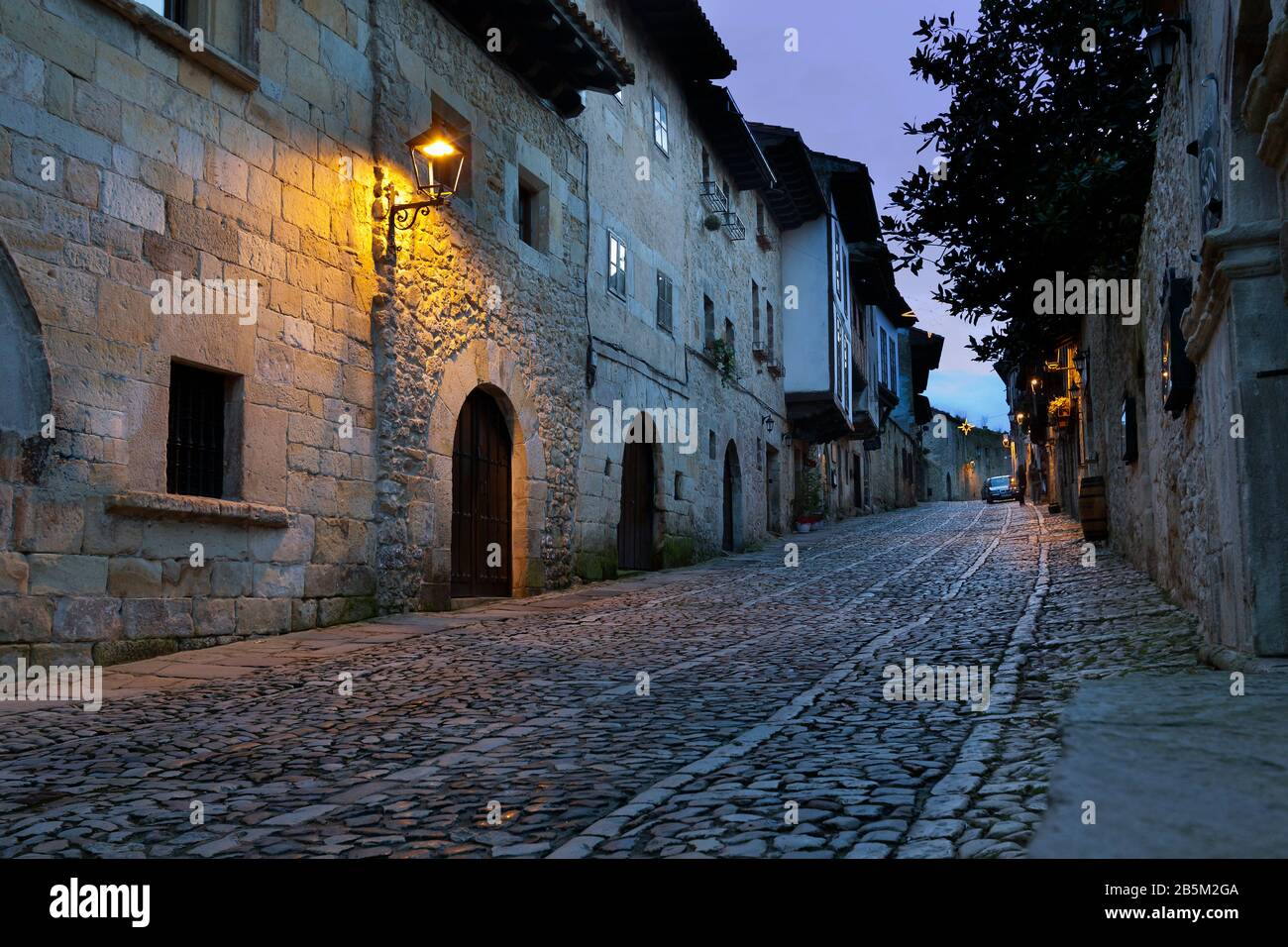 Vista sul villaggio di Santillana del Mar. Cantabria, Spagna Foto Stock