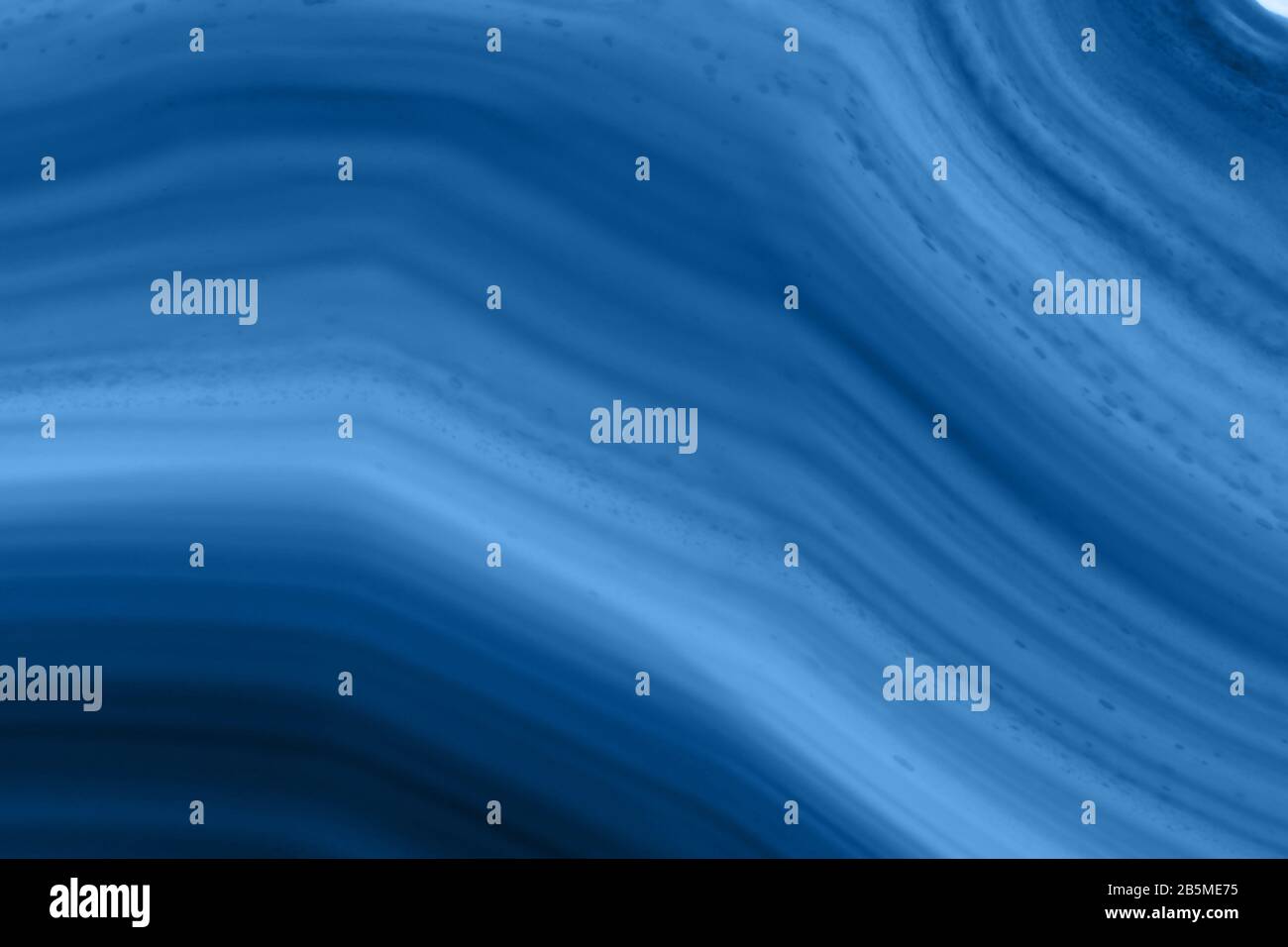 Sfondo astratto - agate sezione minerale, colore dell'anno 2020 pantone classico blu 19-4052 Foto Stock