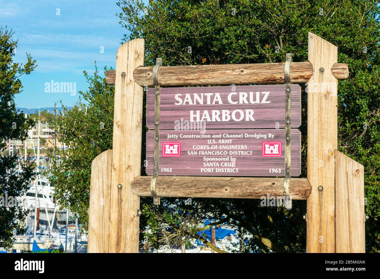 Cartello Del Porto Di Santa Cruz. Costruzione di jetty e dragaggio di canale da parte del corpo degli ingegneri dell'esercito degli Stati Uniti - Santa Cruz, California, Stati Uniti - Dicembre, 2019 Foto Stock