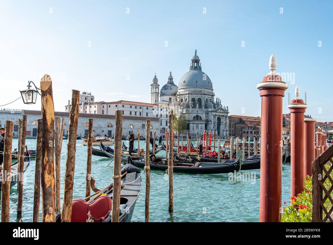 Vista di Santa Maria della Salute nel quartiere di Dorsoduro dal quartiere di San Marco, Venezia/Italia Foto Stock