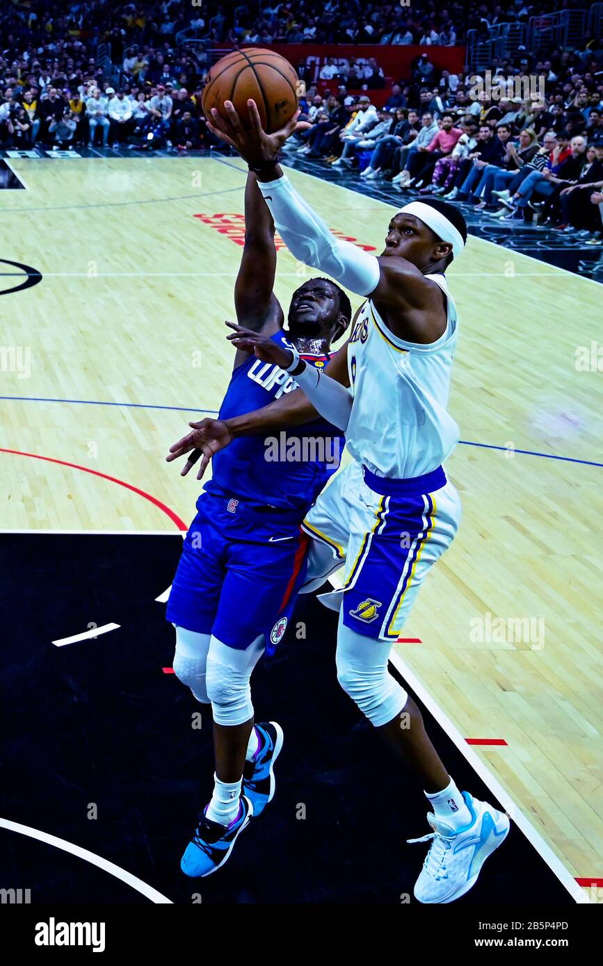 Los Angeles, California, Stati Uniti. 8th Mar, 2020. Il Rajon Rondo di Los Angeles Lakers (9) va a basket sotto pressione da Reggie Jackson di Los Angeles Clippers (1) durante una partita di basket NBA tra i Los Angeles Clippers e Los Angeles Lakers, domenica 8 marzo 2020, a Los Angeles. Credito: Ringo Chiu/Zuma Wire/Alamy Live News Foto Stock