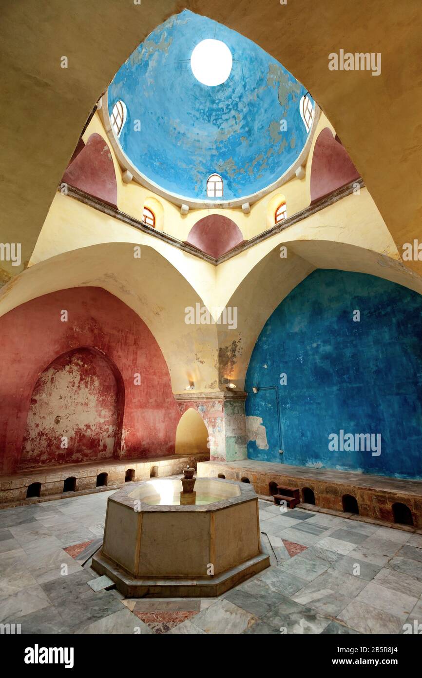 Sala comune di Hammam Ezzedrine, souk, Città Vecchia, Tripoli (Trabous), Libano, Medio Oriente, colore Foto Stock