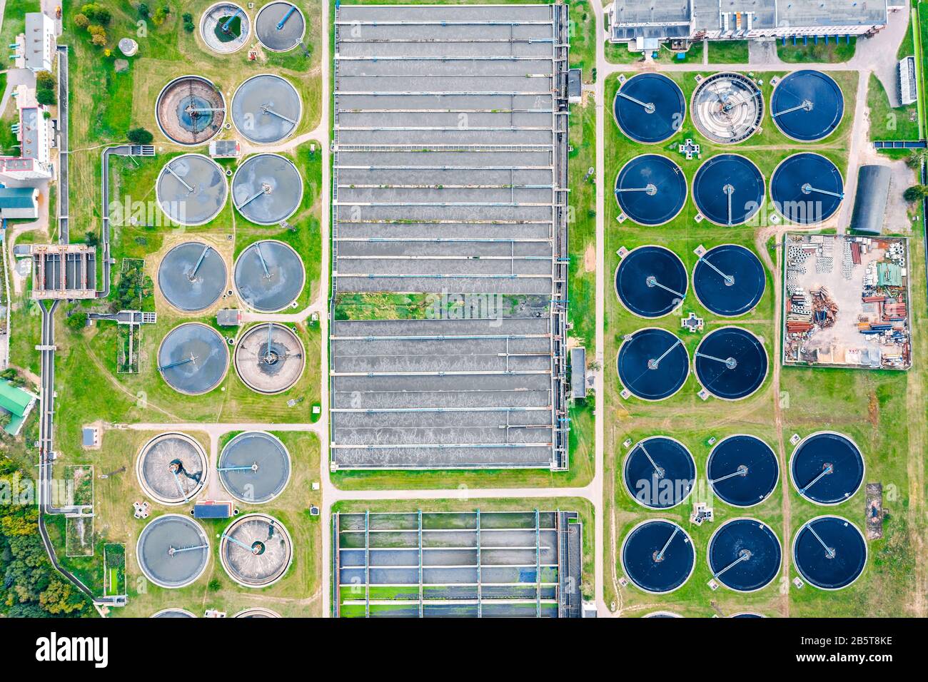 immagine dei droni di un moderno impianto di trattamento delle acque reflue. treatment‎ acque industriali Foto Stock