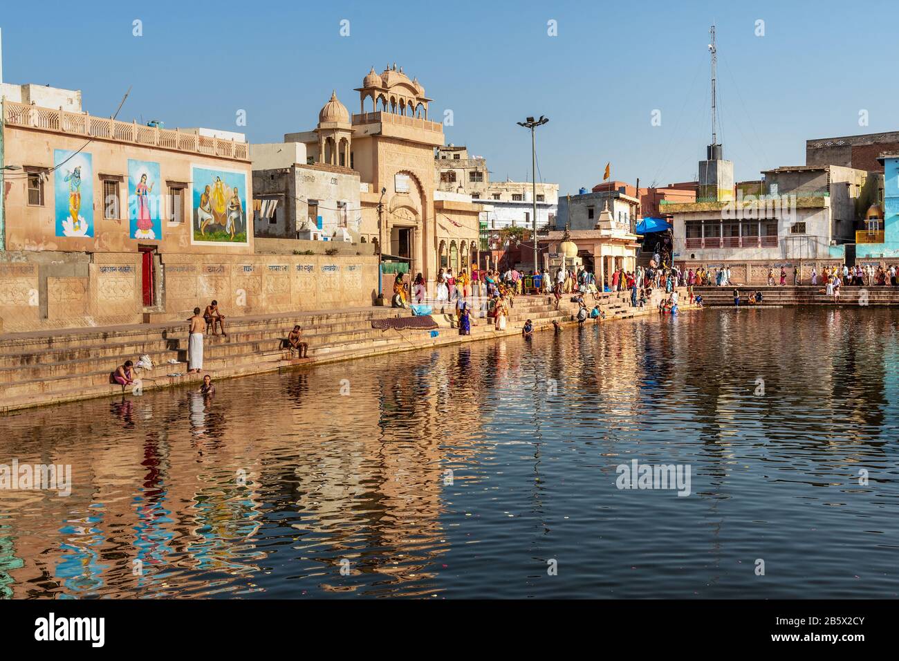 Radha-Kund stagno santo nella città di Radha Kund nel distretto di Mathura. India Foto Stock