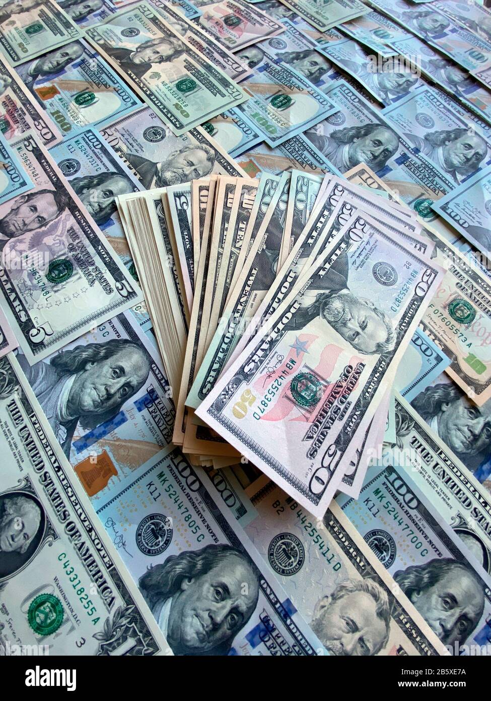 Una grande quantità di dollari americani - Banconote - valuta Foto Stock