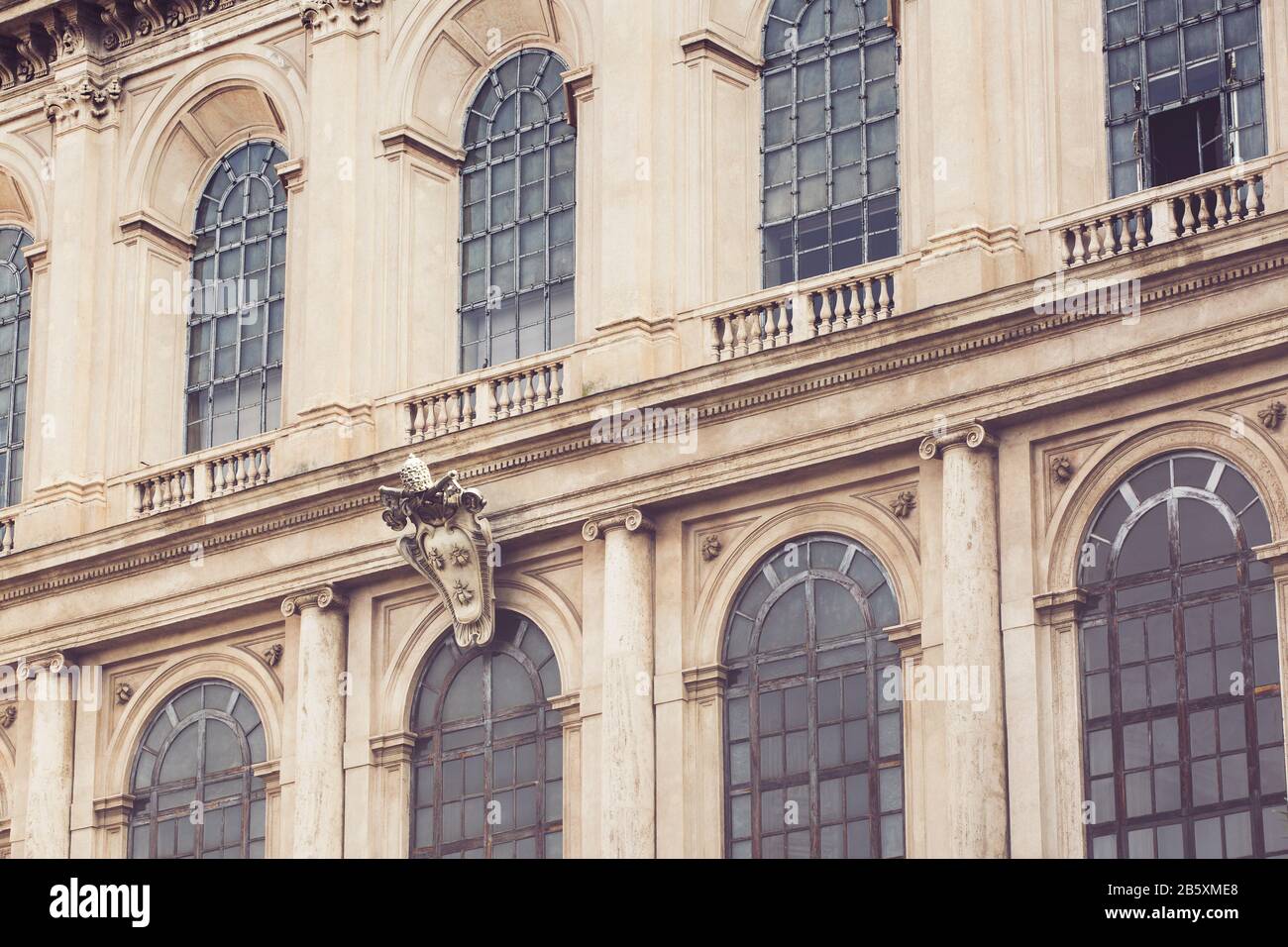 Dettaglio della Corte di diritto nel centro di Roma Foto Stock