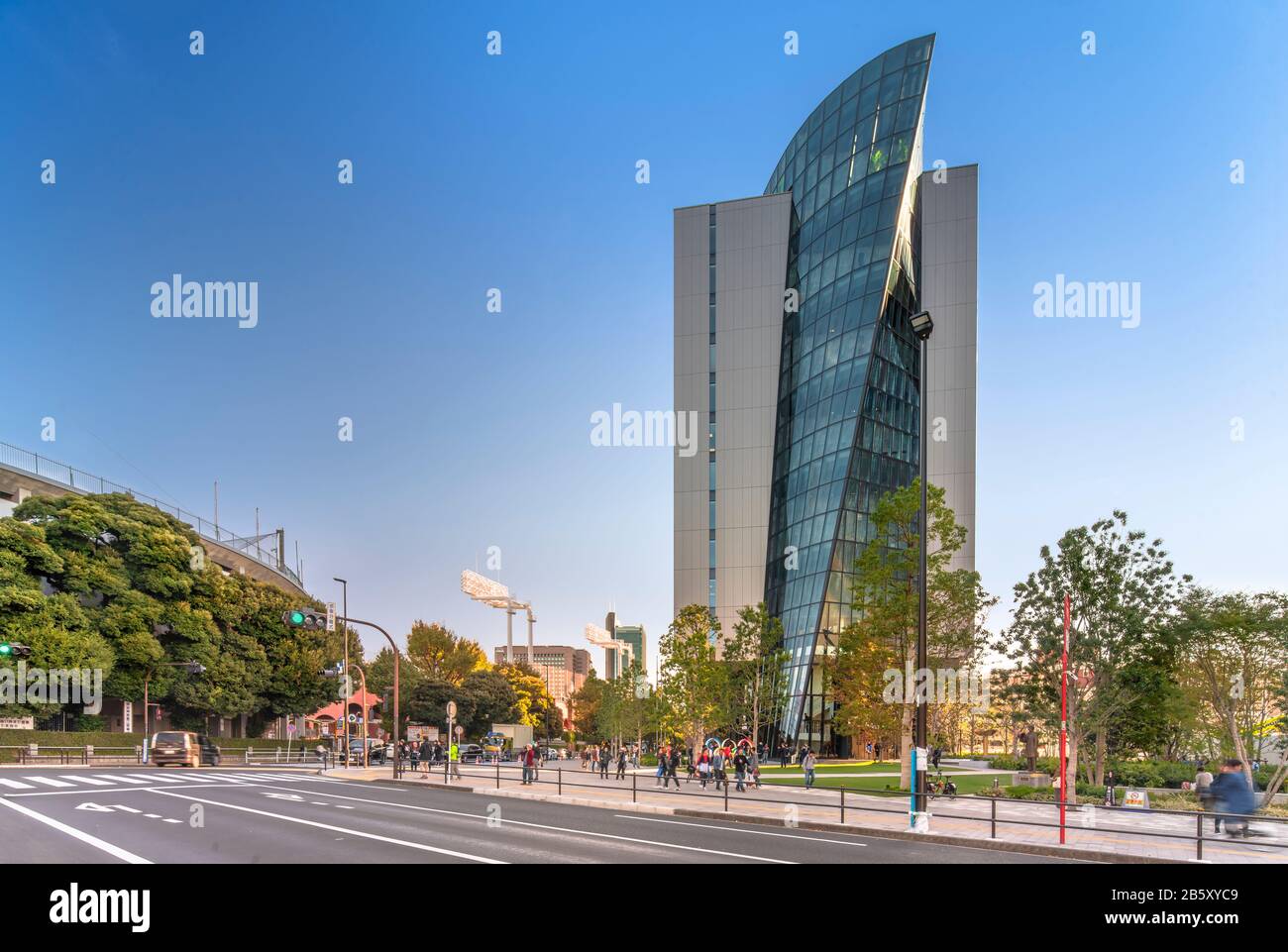 Tokyo, giappone - 17 novembre 2019: Costruzione del Museo Olimpico del Giappone gestito dal Comitato Olimpico del Giappone progettato da Mitsubishi Jisho Sekei per il Tok Foto Stock