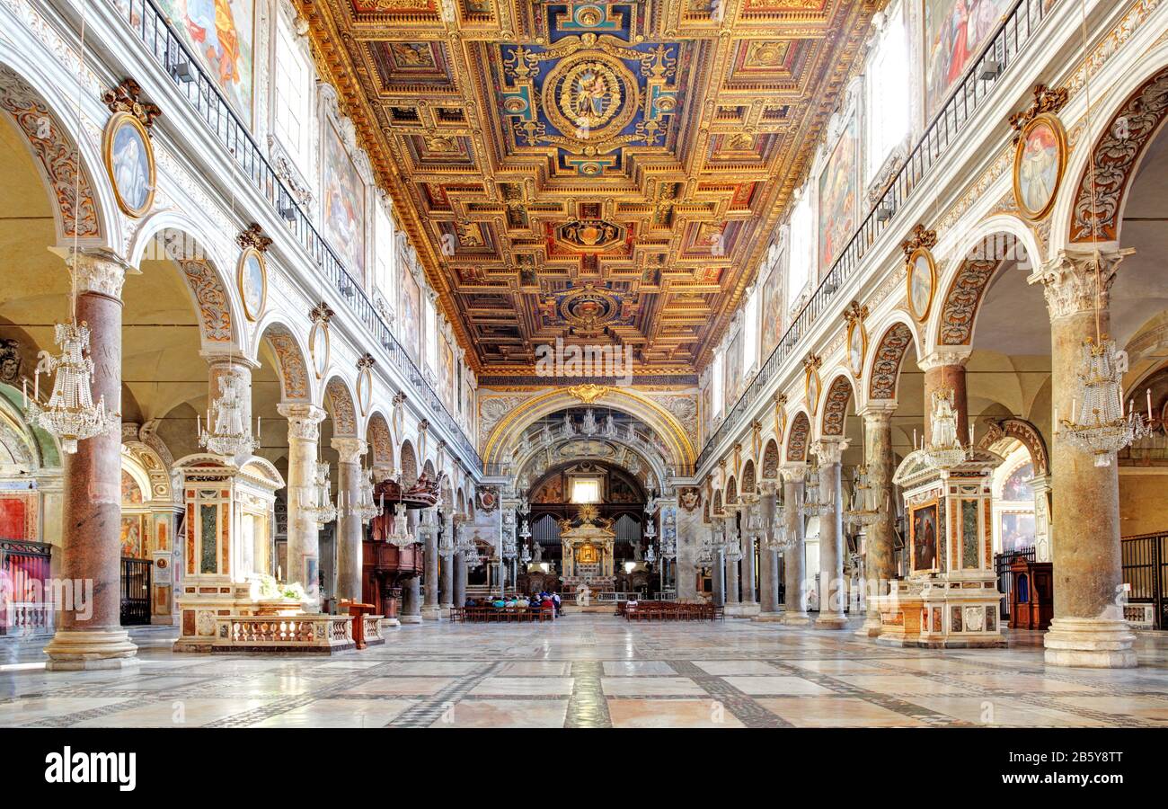 Roma, 21 MARZO: Interno della chiesa di Santa Maria Aracoeli. 21 Marzo 2014 A Roma Foto Stock