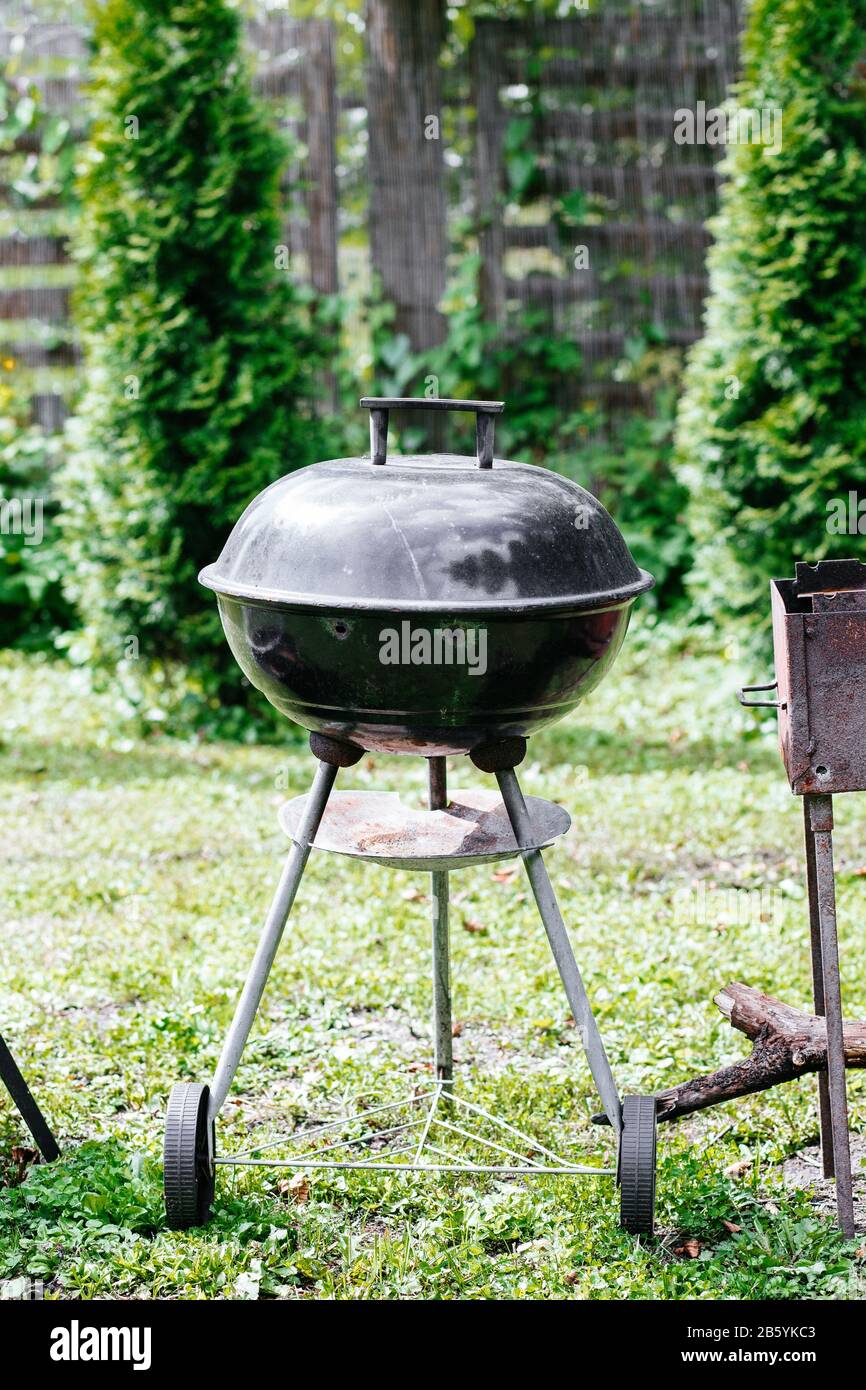 Ancora fotografia di vita del barbecue grill giardino. Tempo di picnic, fine settimana. Foto Stock