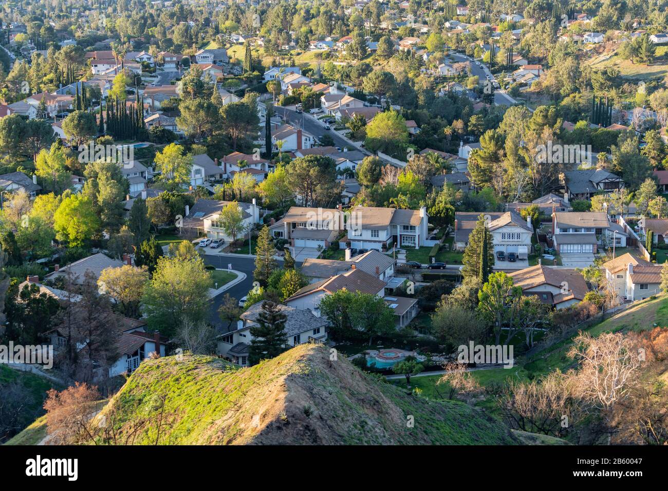 Suburban San Fernando Valley strade e case nel nord di Los Angeles, California. Foto Stock