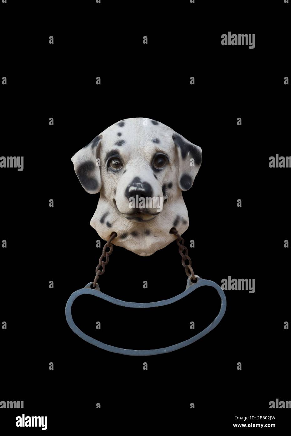 cane in ceramica su sfondo nero con spazio vuoto per la scrittura Foto Stock