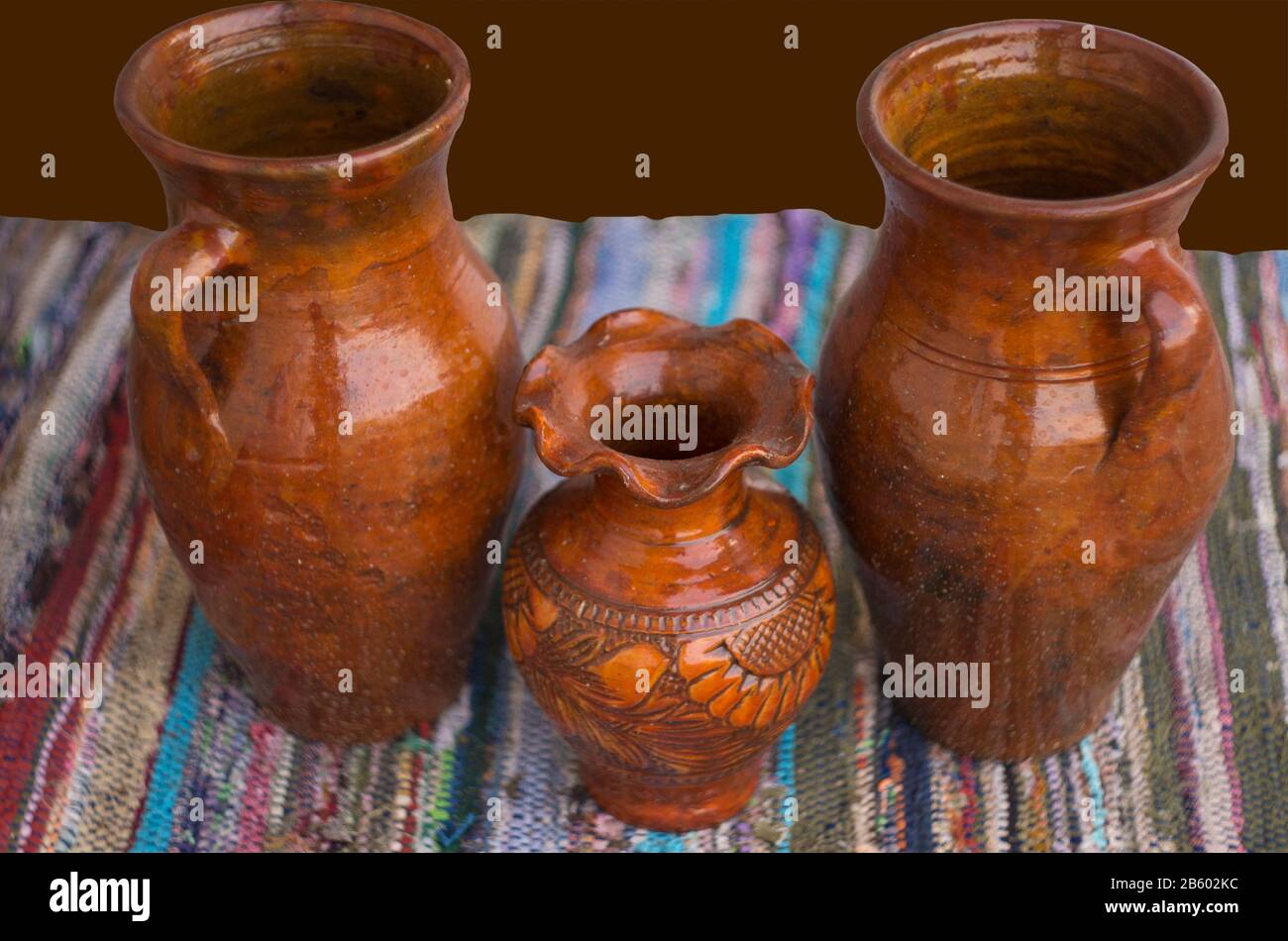 vecchio vaso tradizionale in casa rurale Foto Stock