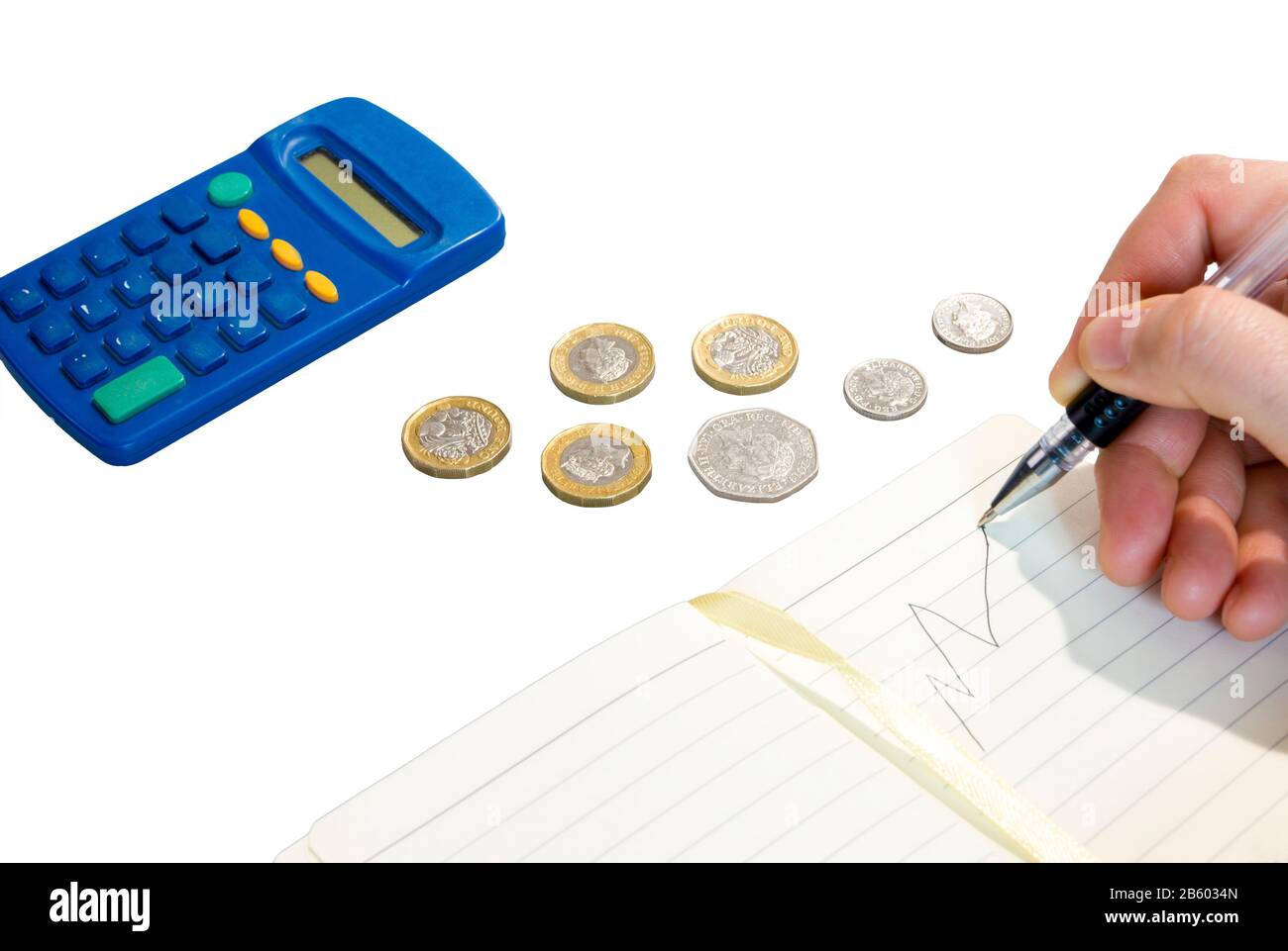 finanza concept.woman calculating de buget havingsome pound monete, calcolatrice, facendo un grafi Foto Stock