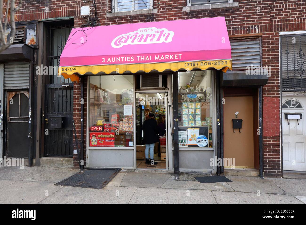 3 Aunties Thai Market, 64-04 39th Avenue, Queens, New York. Foto del negozio di New York di un negozio di alimentari tailandese nel quartiere di Woodside. Foto Stock