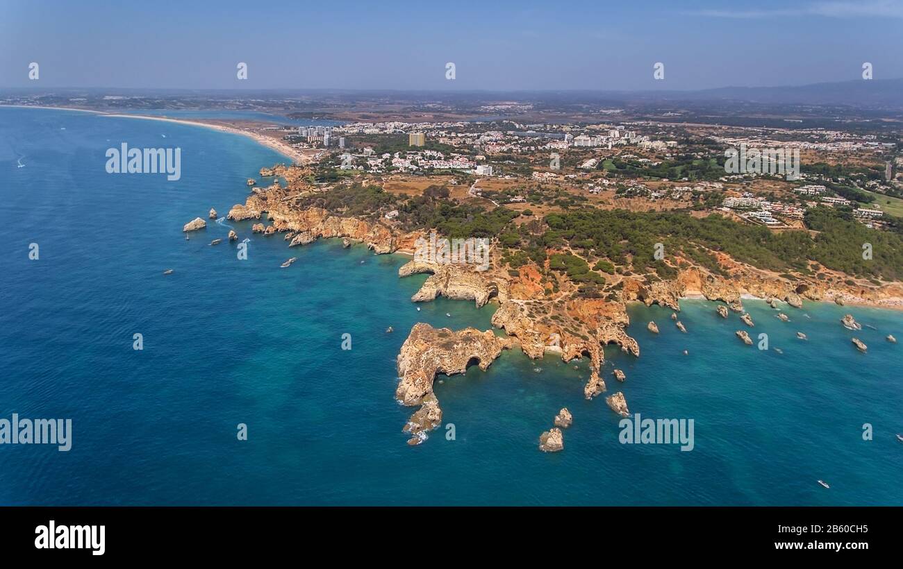 Antenna. Spiagge squisite scogliere Submarino, e praia Joao de Arens. Portimao Portogallo Foto Stock