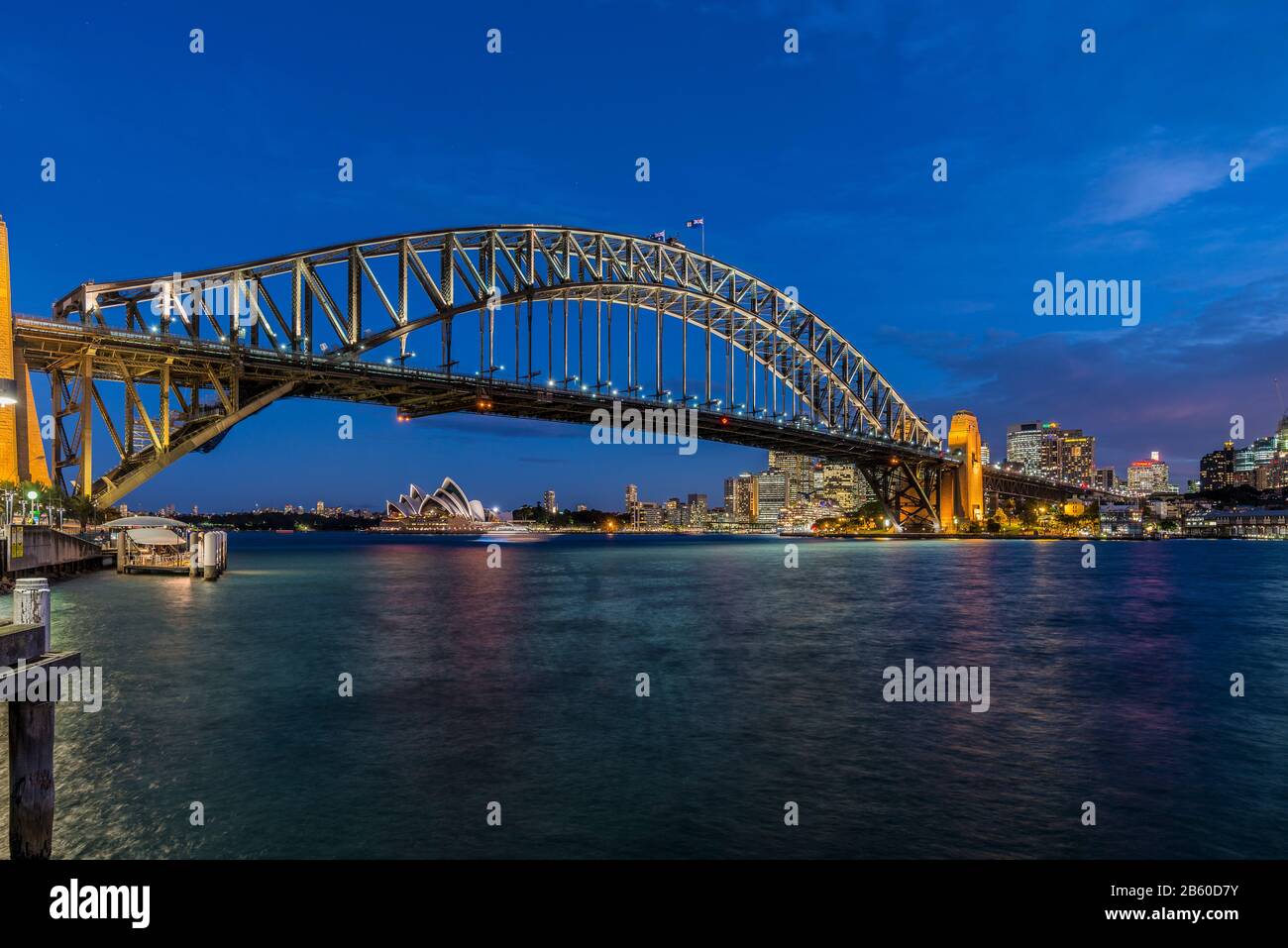 Sydney Harbour Bridge, Opera House, Cityscape, Dusk, Blue Hour, Australia Foto Stock