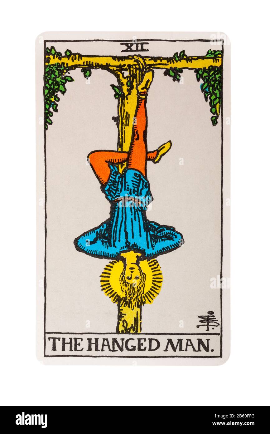 La carta Impiccata Man tarot delle Rider Tarot Cards disegnata da Pamela Colman Smith sotto la supervisione di Arthur Edward Waite isolata su bianco Foto Stock